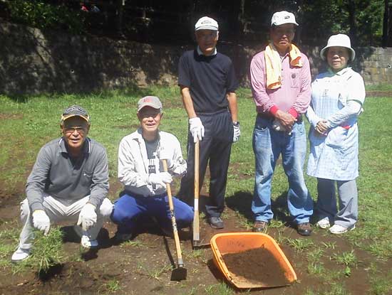 参加者５名：左から、佐藤(忠)さん、野口さん、川島さん、横田、小泉さん