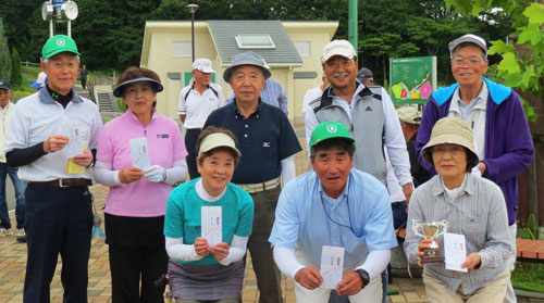 入賞者（敬称略）前列右から 優勝：二宮維子、準優勝：笠原久男、３位：河野満智子 後列右から ４位：清水茂高、ＢＢ賞：相沢輝昭、５位：戸畑好雄、女子ＢＧ：宮下久美子、男子ＢＧ：野口勲