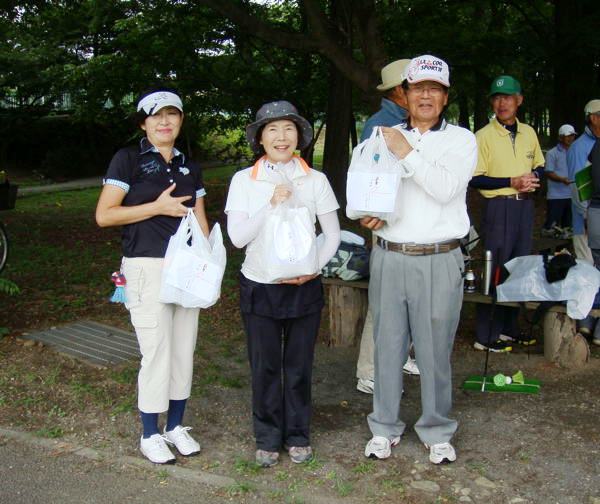 左から片山幸代さん、野口哲子さん、横田勝美さん