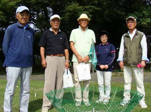 入賞者　右から、５位：佐藤忠平さん、４位：宮内豊子さん、優勝&ベスグロ：松山紀夫さん、準優勝：相沢泰彦さん、３位：五十嵐忠さん