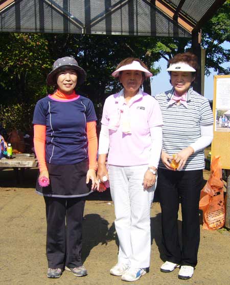 入賞者　優勝&女子ベスグロ：宮下久美子さん、準優勝：舟木りつよさん、３位：野口哲子さん