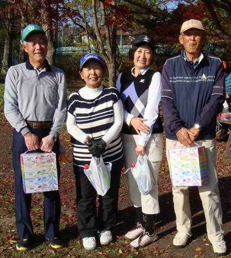 （ベストグロス賞）右から、松山紀夫さん、片山幸代さん、伊藤美晴さん、野口勲さん