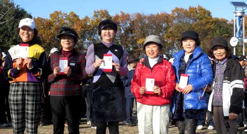 女子の部入賞者：中央　３位：片山幸代さん